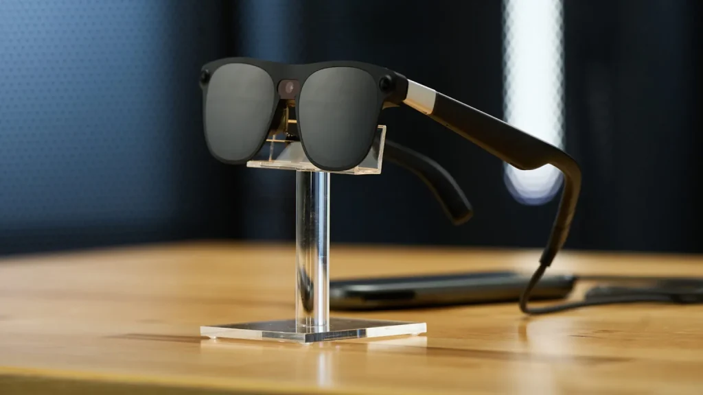 تصویری از عینک Project Aura گوگل و ماژول پردازشی آن